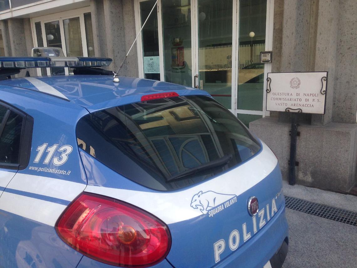 Rapinata e massacrata, 49enne finisce in manette