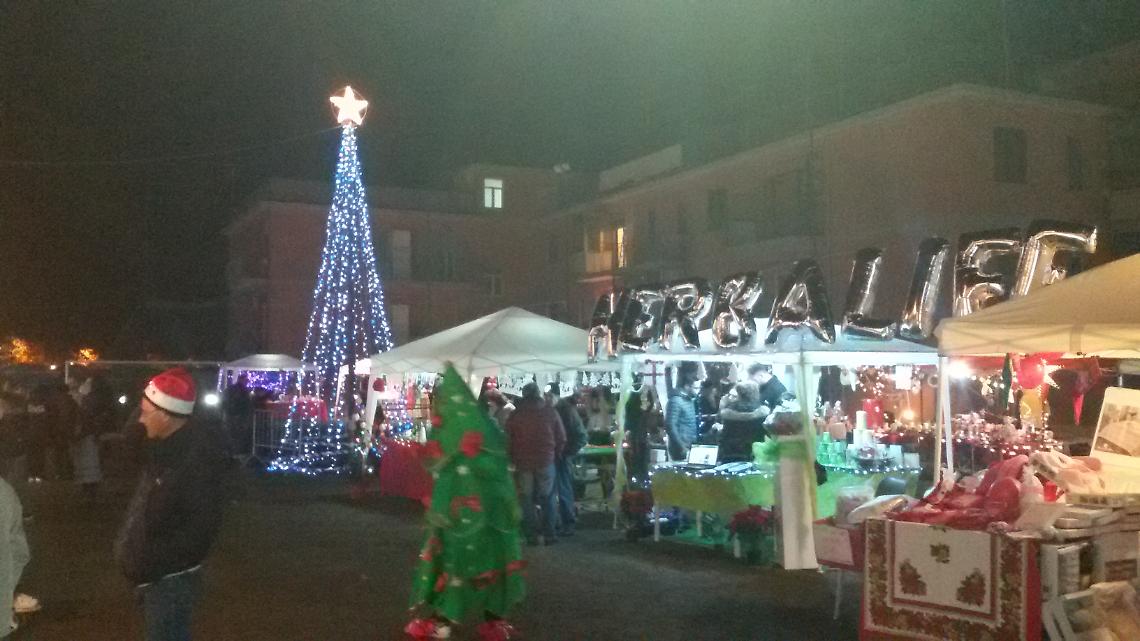 Torre del Greco, mercatini di Natale partiti col piede giusto