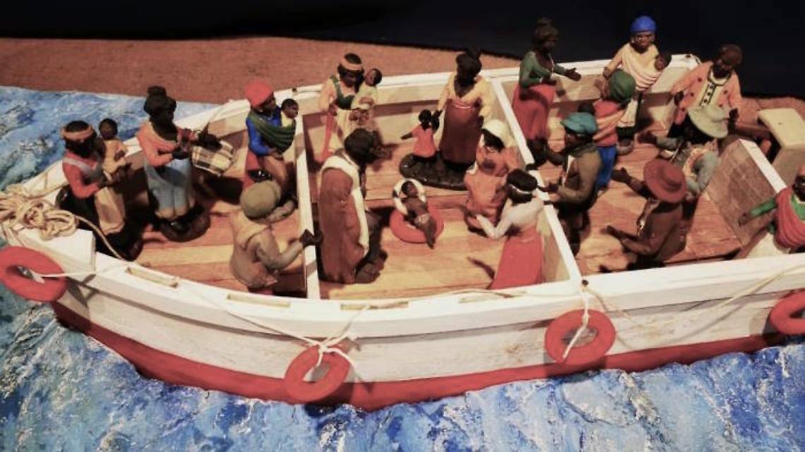 Gesù nasce su un barcone di migranti, monta la polemica a Padula