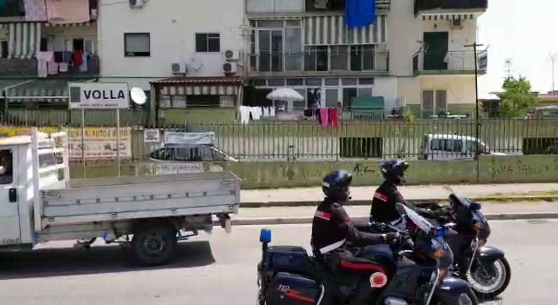 Sedicenne accoltellato alla gamba