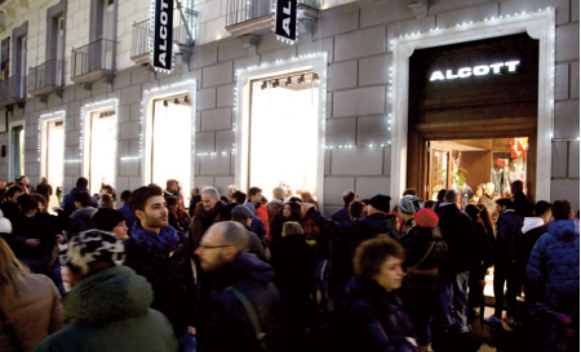 Saldi a rilento in città: solo via Toledo è piena