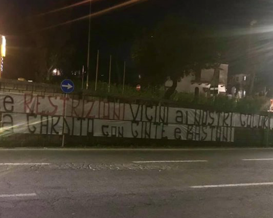 Afragolese-Puteolana, striscione choc degli ultrà: «A Cardito con cinte e bastoni»