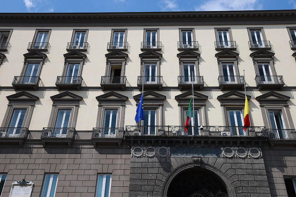 Tamponi gratis al Comune: è polemica
