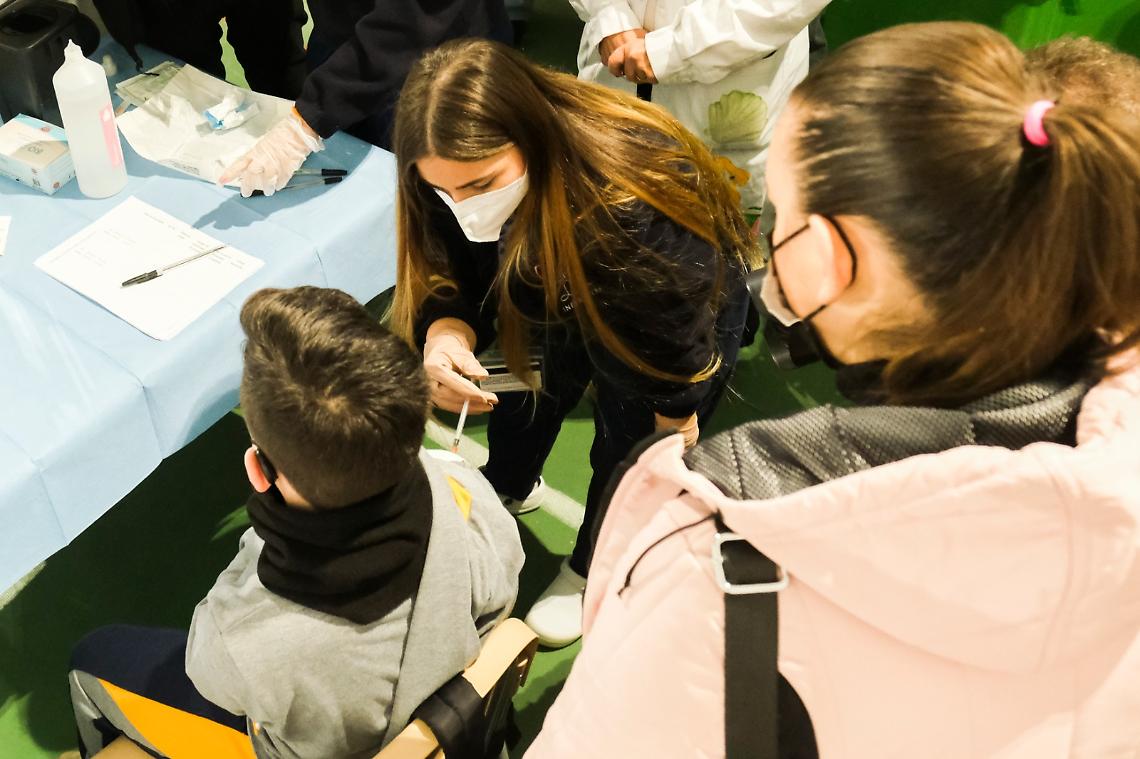 Napoli, hub vaccinali allestiti in 17 istituti scolastici