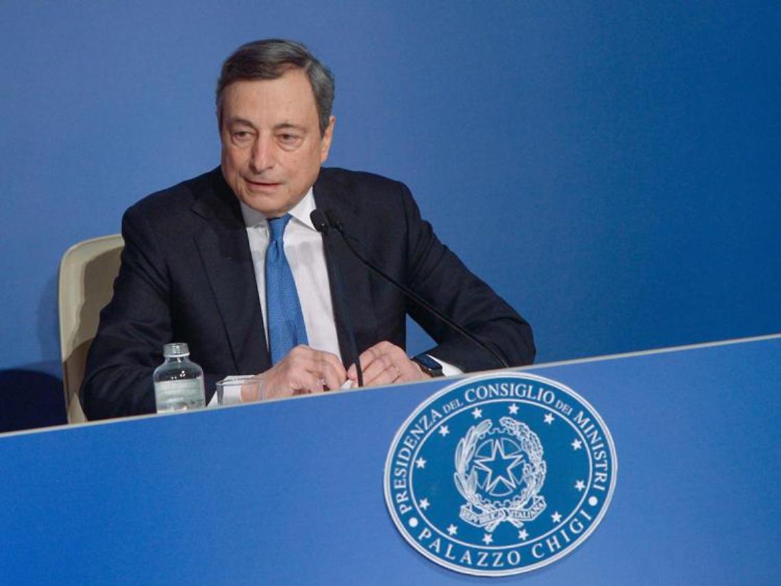 Draghi: «Affrontare l'anno con prudenza e fiducia, scuola va protetta»