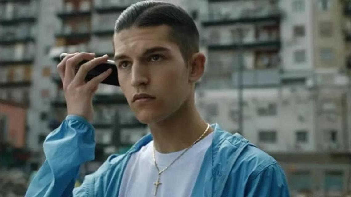 Morto a 23 anni Adam Jendoubi, attore dei video di Liberato