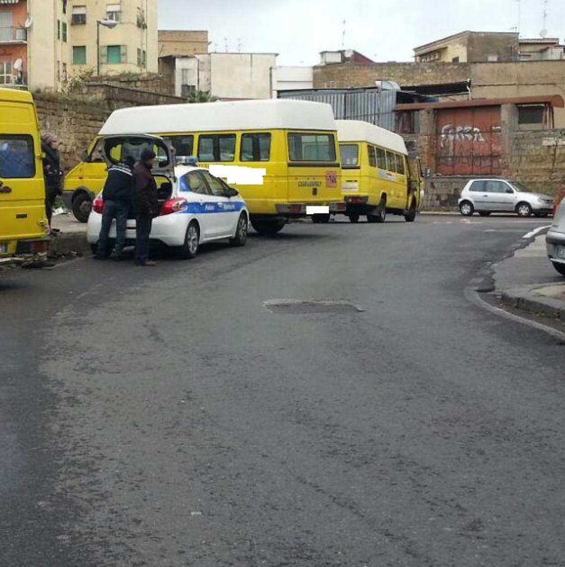 Scuolabus abusivi, sequestri e multe