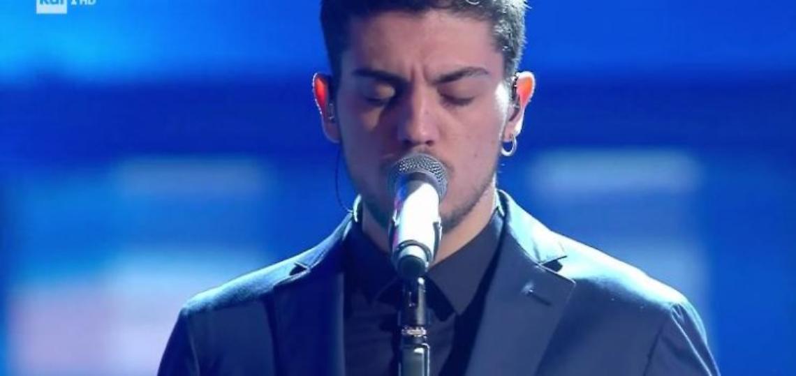 Sanremo, il napoletano Lele vince tra le Nuove Proposte. Per i Big fuori D'Alessio, Al Bano, Ferreri e Ron