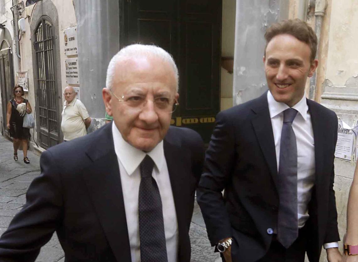 Minniti presenta De Luca junior: ma il governatore non c'è