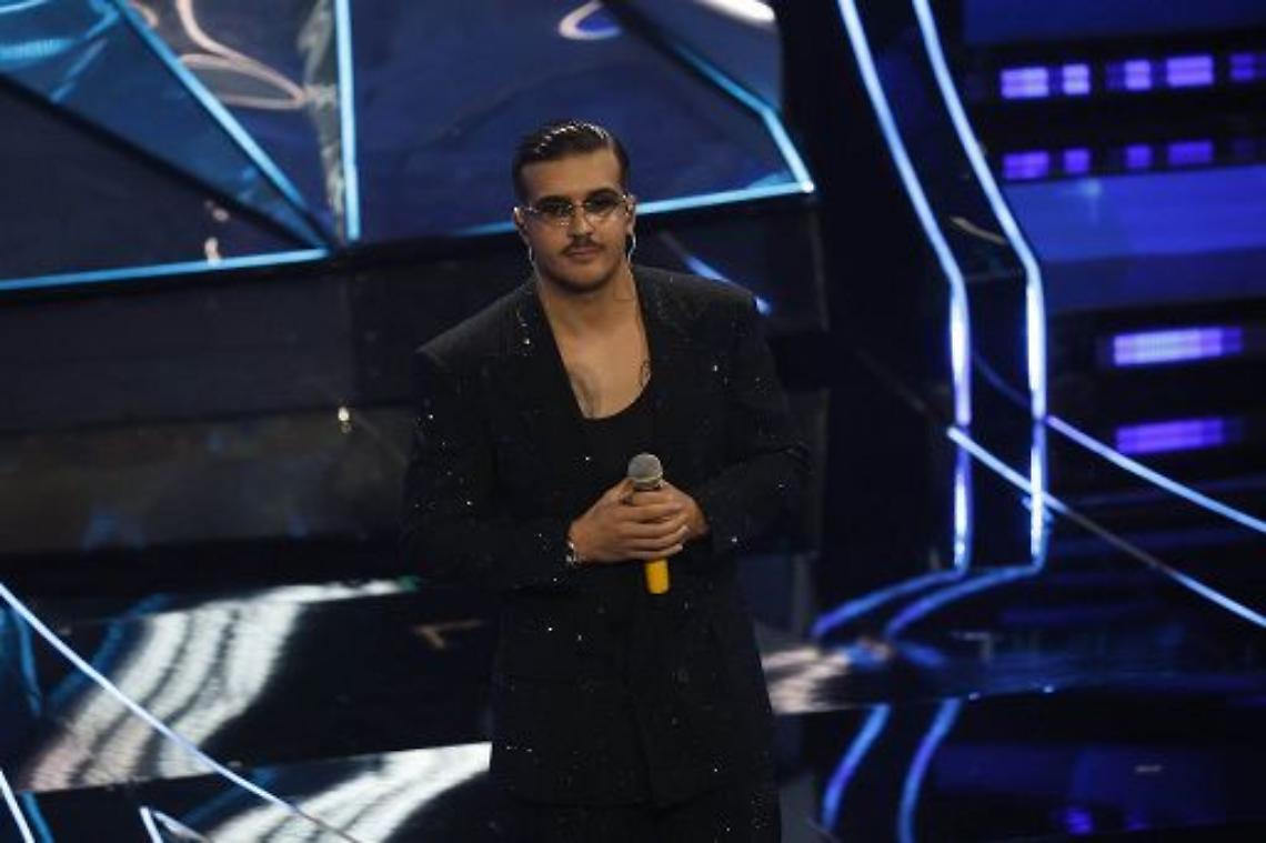 Geolier: «I fischi? Angelina ha emozionato tutti, anche mia mamma»