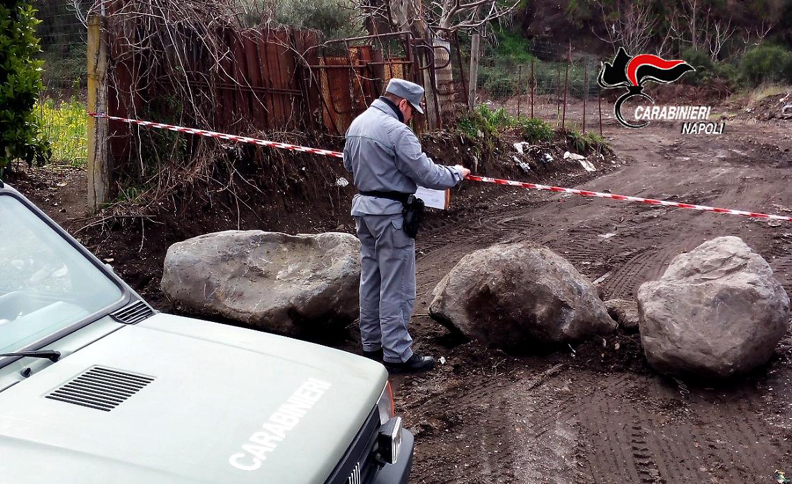 Rifiuti speciali interrati nel Parco del Vesuvio, scattano i sigilli
