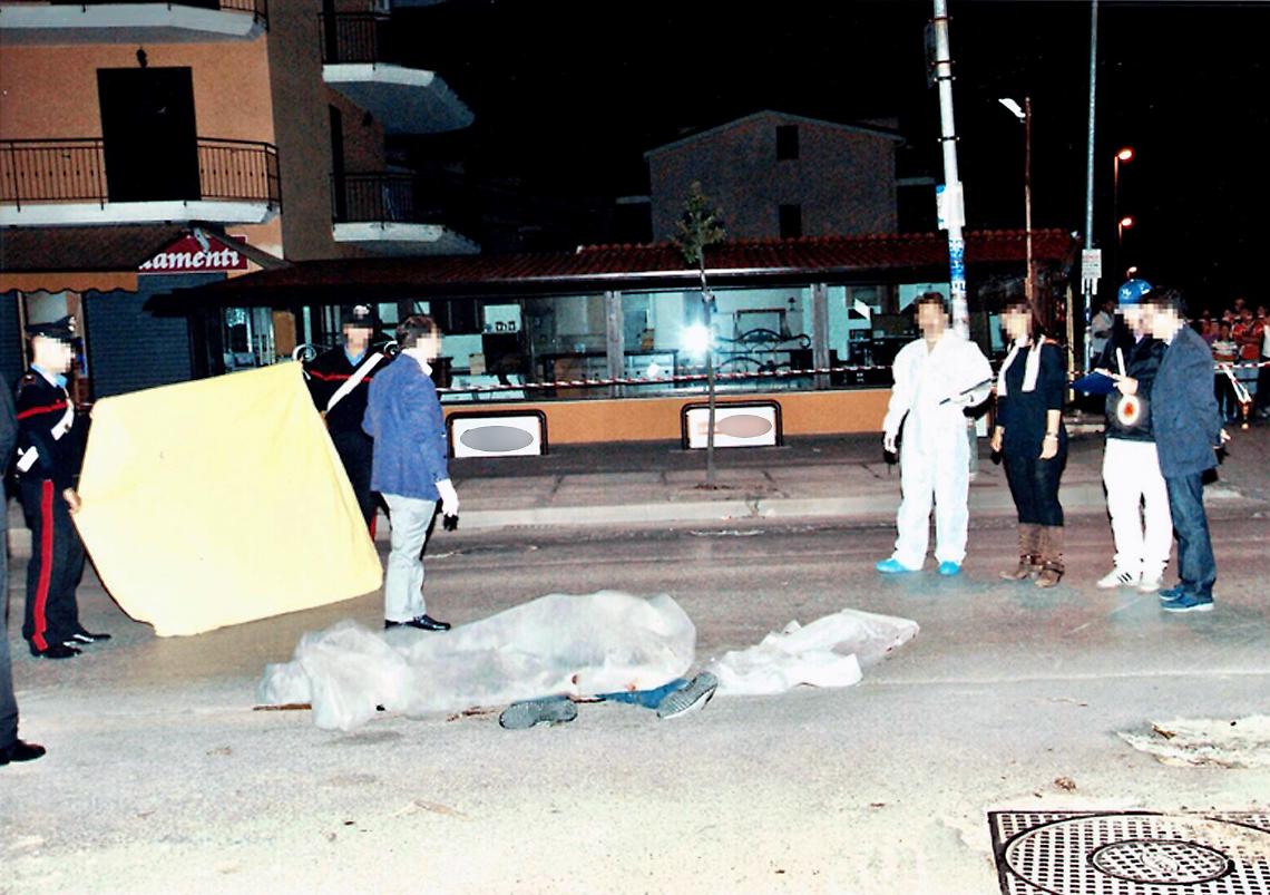 La vedova e il bacio dei "Girati"