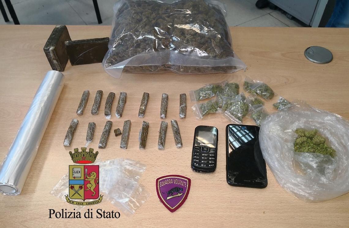 Droga in uno stabile di via Leopardi, un arresto