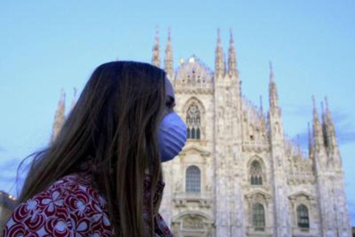 Sindaci Lombardia: "Chiudere bar e negozi per 2 settimane"