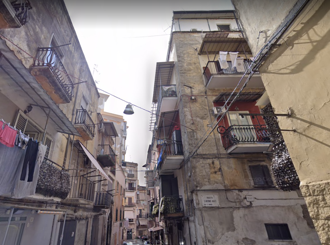 Napoli, incendio in casa: muore 23enne ucraina muore, salva la figlia di 5 anni