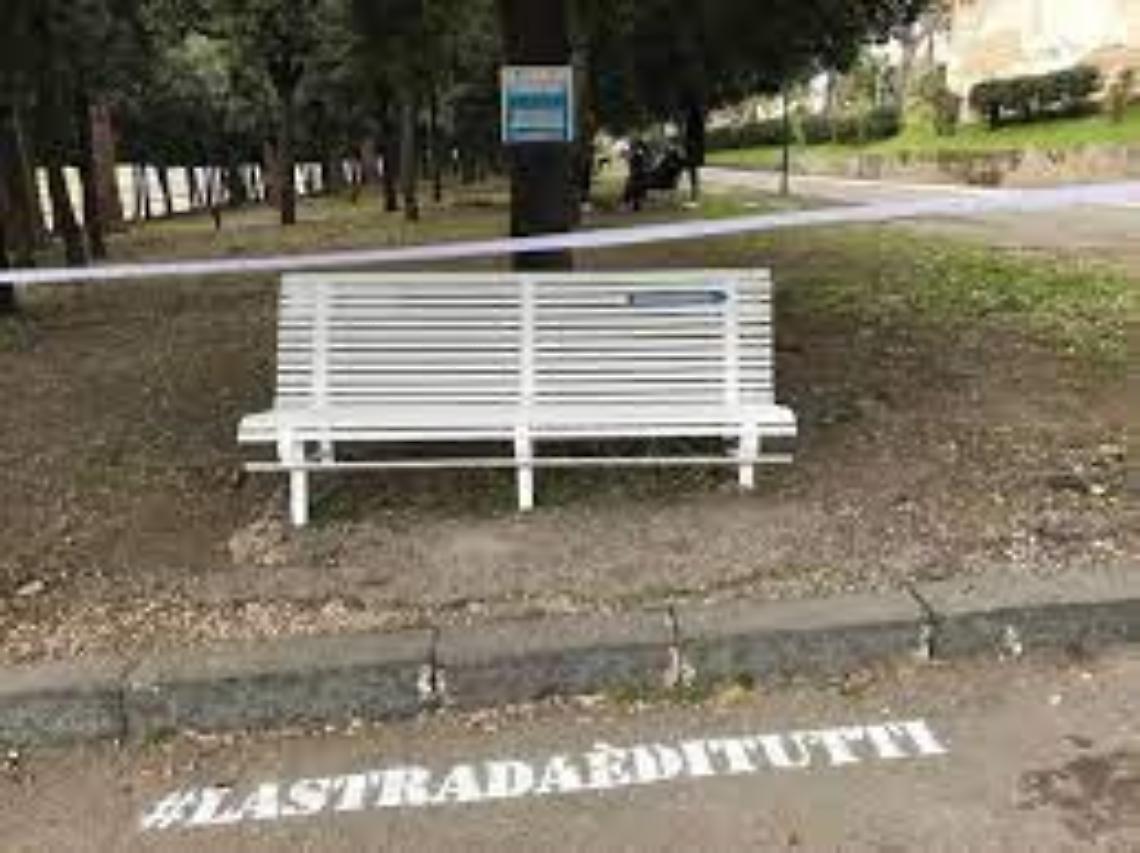 Una “panchina bianca” nell’ex area Nato di Bagnoli