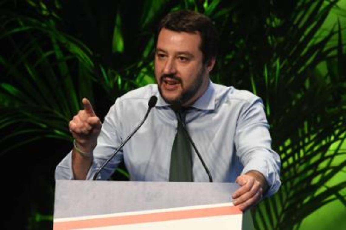 Migranti, Salvini attacca Mattarella: &laquo;Superare le frontiere? Complice e venduto&raquo;