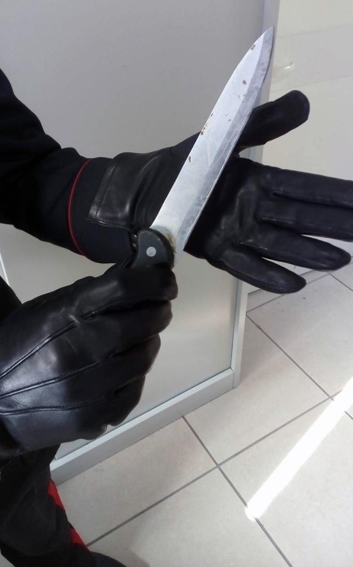 Varcaturo, minaccia la moglie con un coltello: arrestato