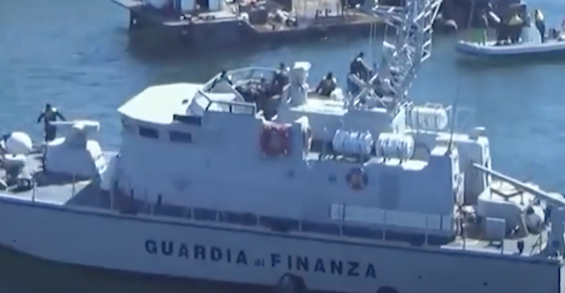 Vivai abusivi nel Golfo di Napoli, sequestrate 100 tonnellate di mitili