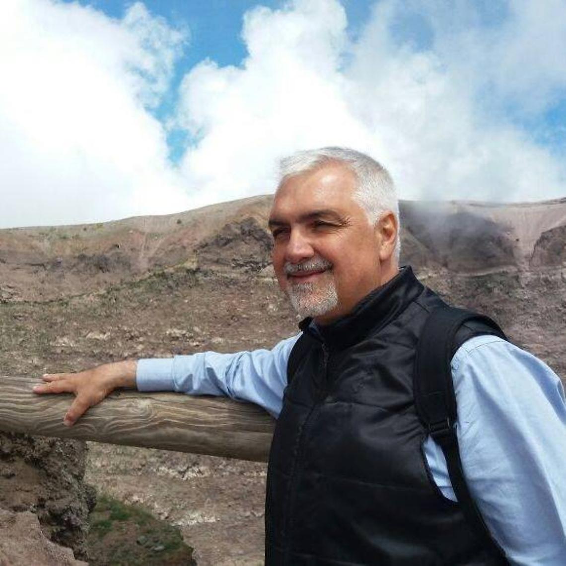 Covid a Napoli, rinuncia a vaccino: «Prima anziani e fragili»