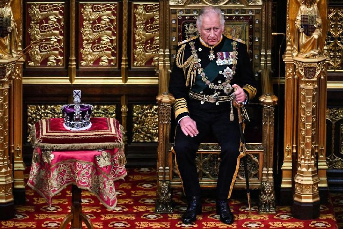 La prima volta di Carlo a Westminster, il principe parla al posto della Regina