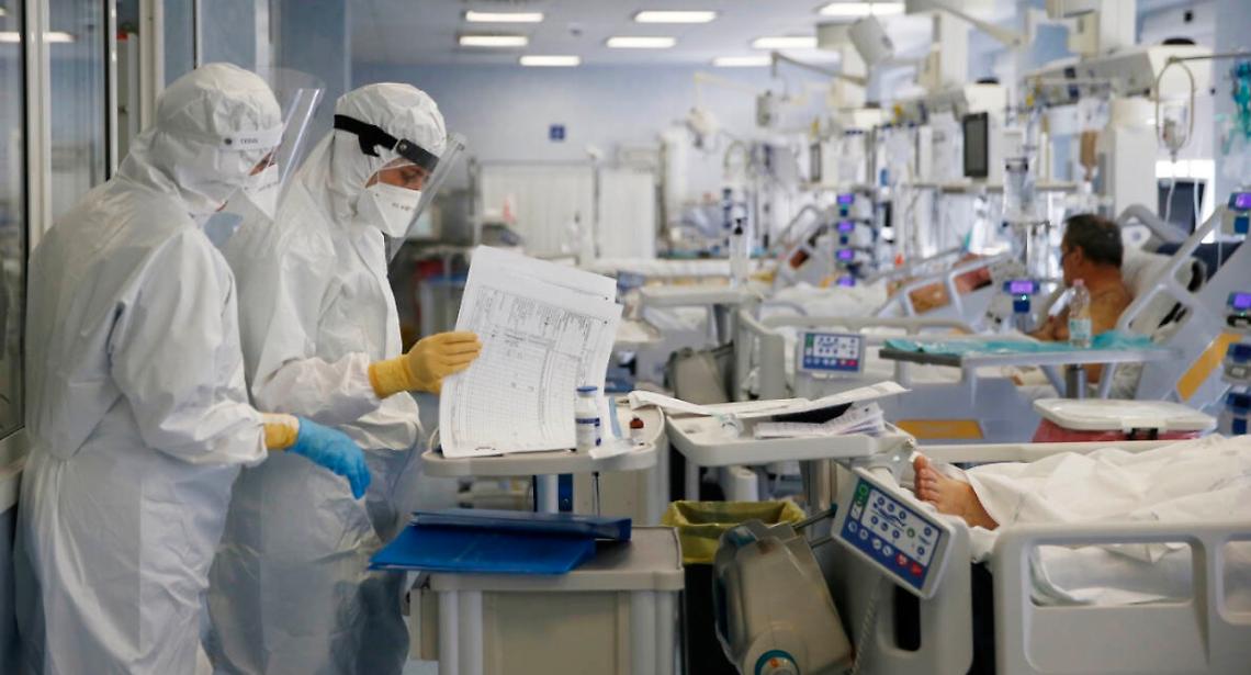 Omicron 5, Pregliasco: «Timori per possibile picco estivo»