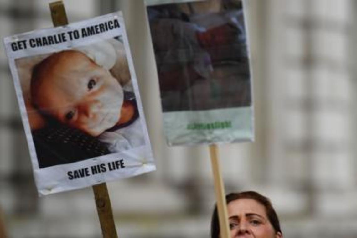 Charlie, l'angoscia dei genitori in attesa dell'Alta Corte