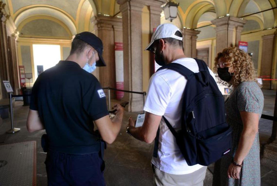 Green pass falso, è reato? Cosa dice la legge