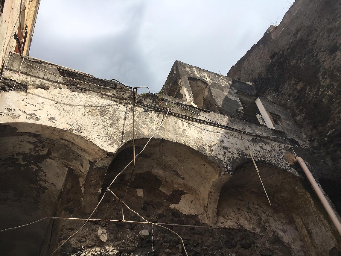 Nuovi crolli a Torre Annunziata, 9 famiglie sgomberate