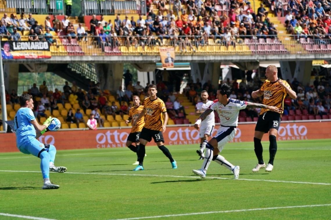 Benevento, ko in casa 0-2: successo del Cagliari