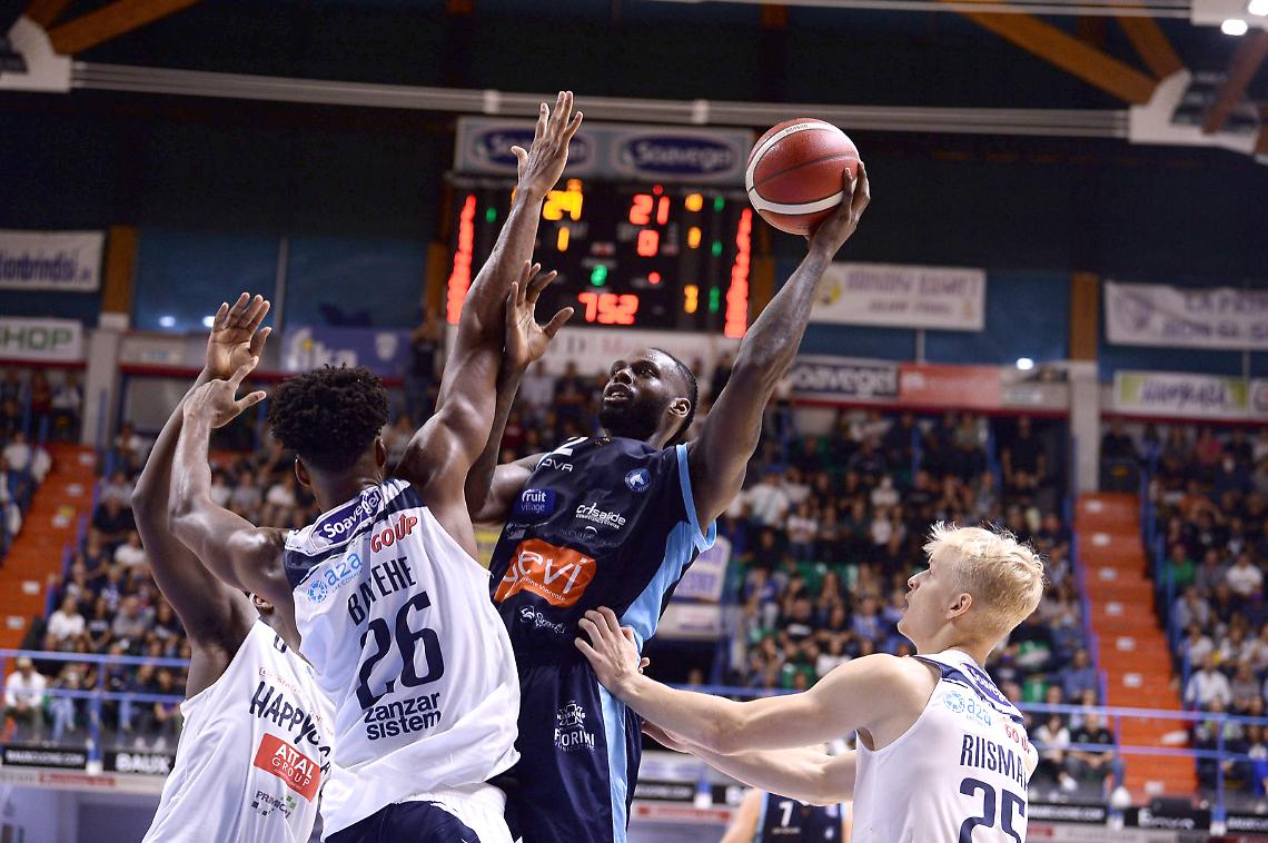 Basket Serie A: Brindisi amara per la Gevi Napoli, ancora un ko