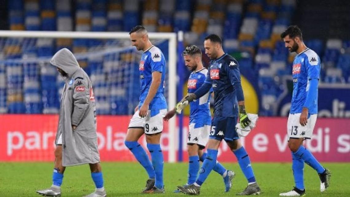 Pari con il Genoa, fischi sul Napoli