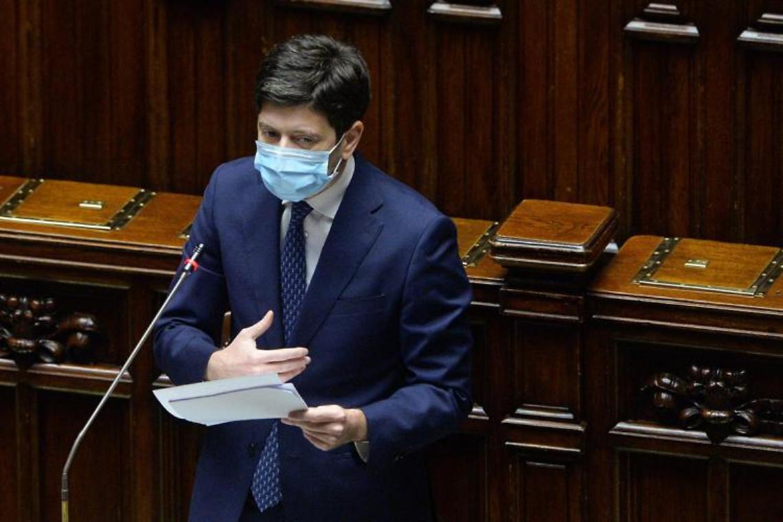 Terza dose vaccino, Speranza: «Per 40-60 anni al via da 1 dicembre»