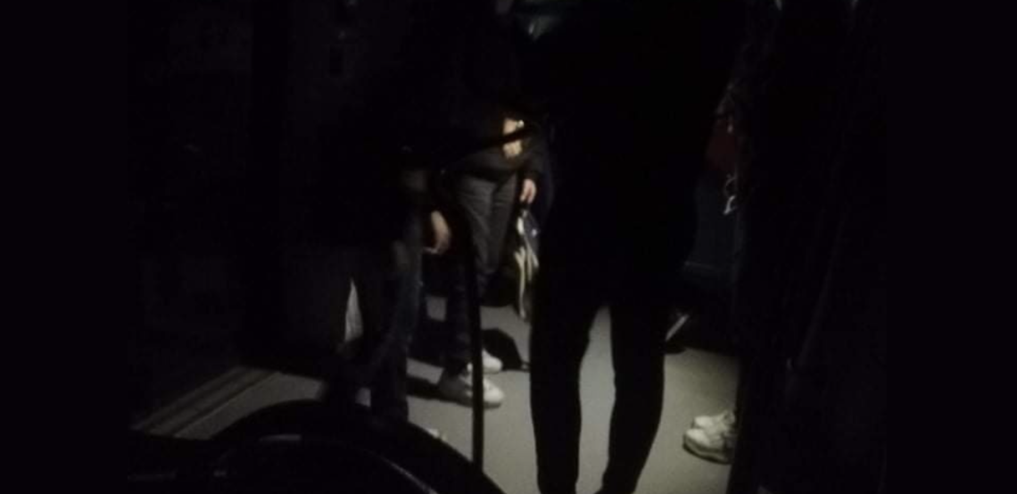 Circum, treno bloccato al buio in galleria: panico a bordo