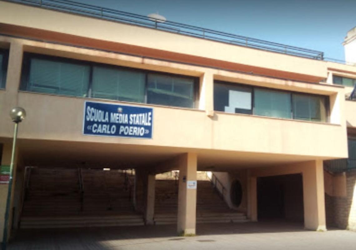 Allarme alla “Poerio”, donna cerca di portare via un bambino