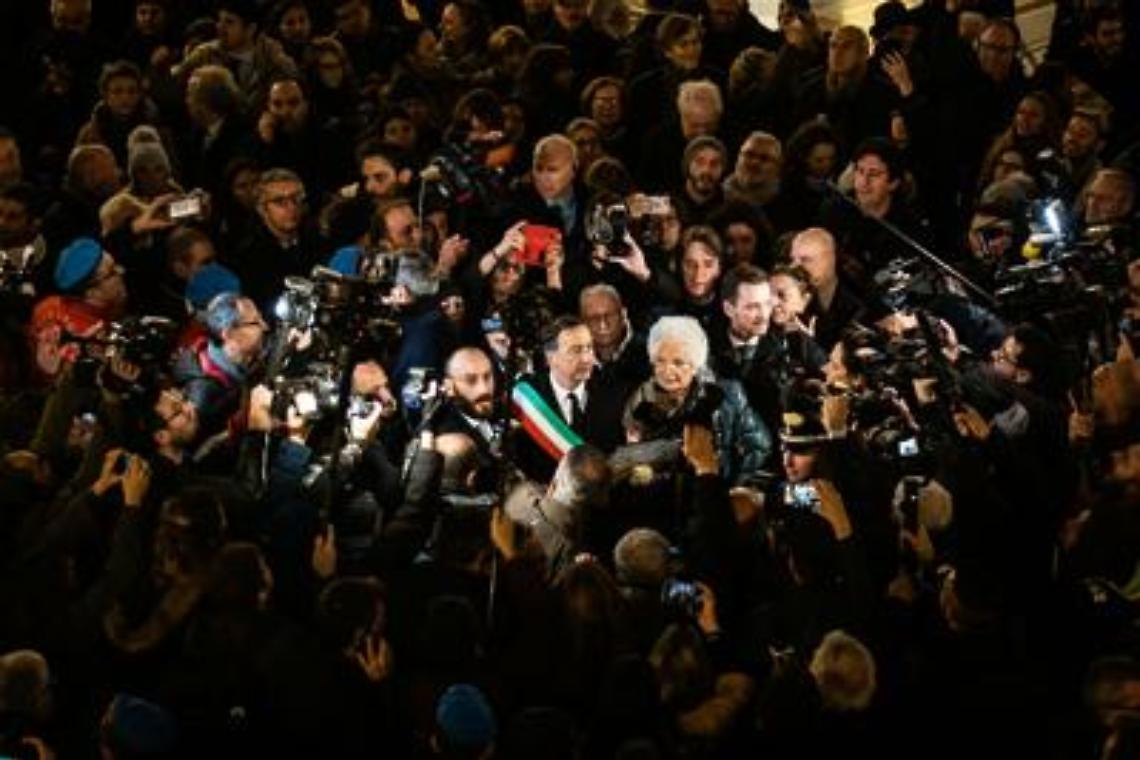 Milano, la marcia dei sindaci per Liliana Segre