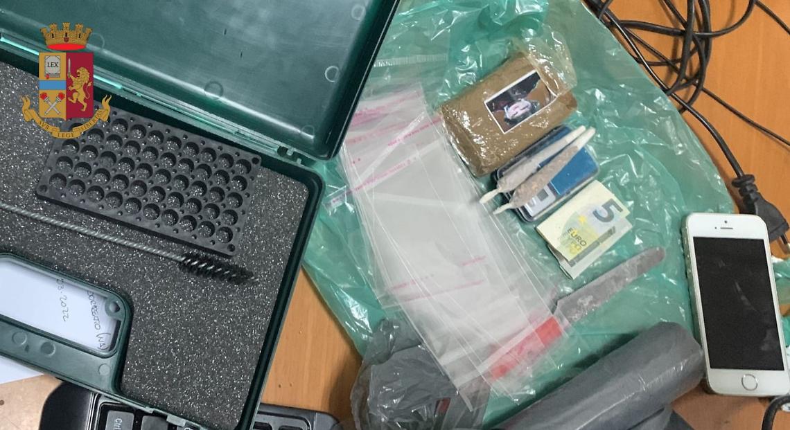 Forcella, sorpreso con la droga: arrestato