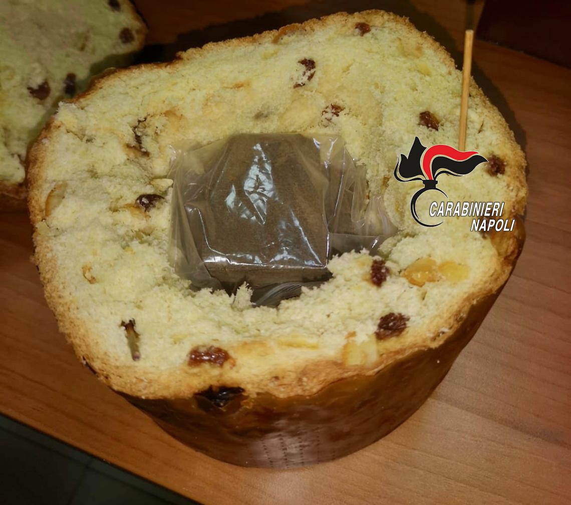 Droga nascosta nel panettone, due napoletani arrestati a Procida