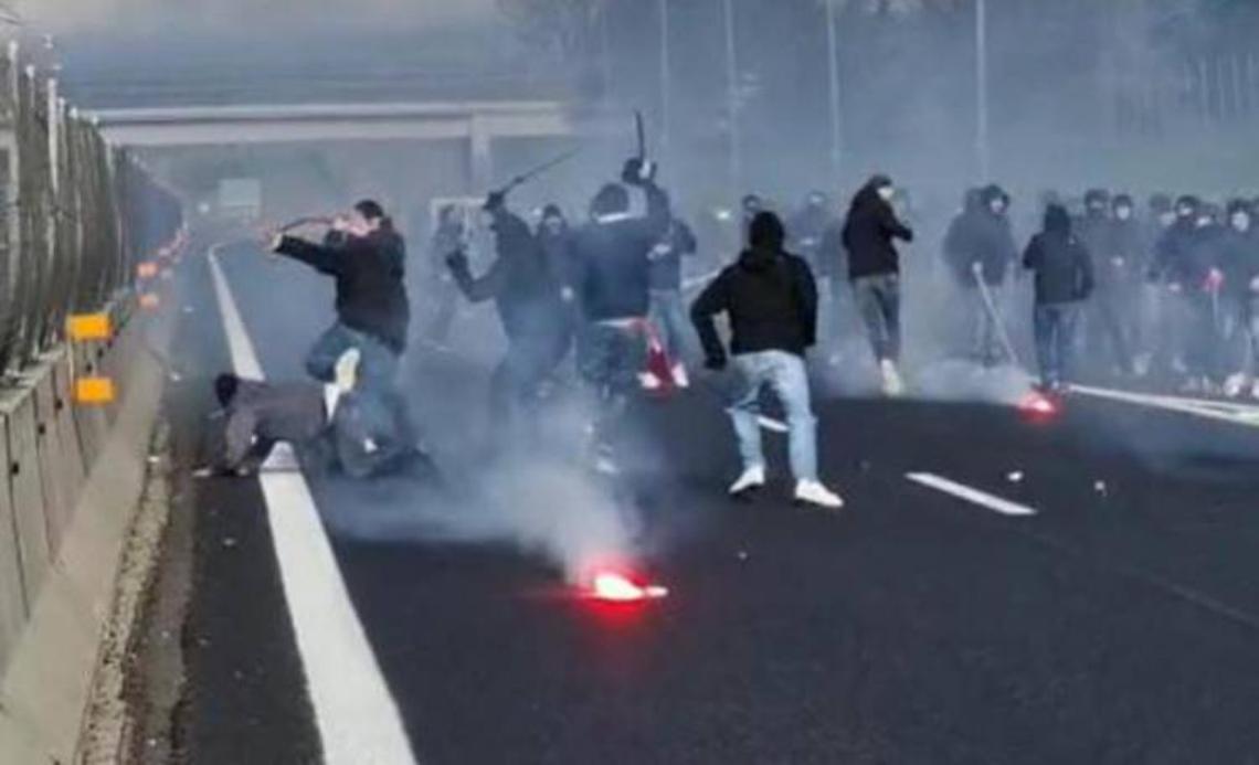 Scontri sulla A1, gip non convalida l'arresto per l'ultrà del Napoli