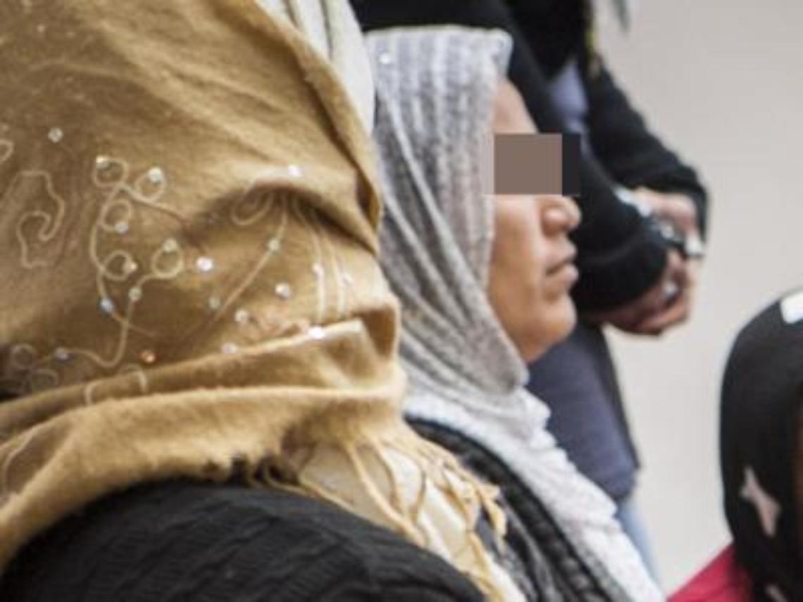 Siria, l'Isis lapida due "adultere" in pubblico