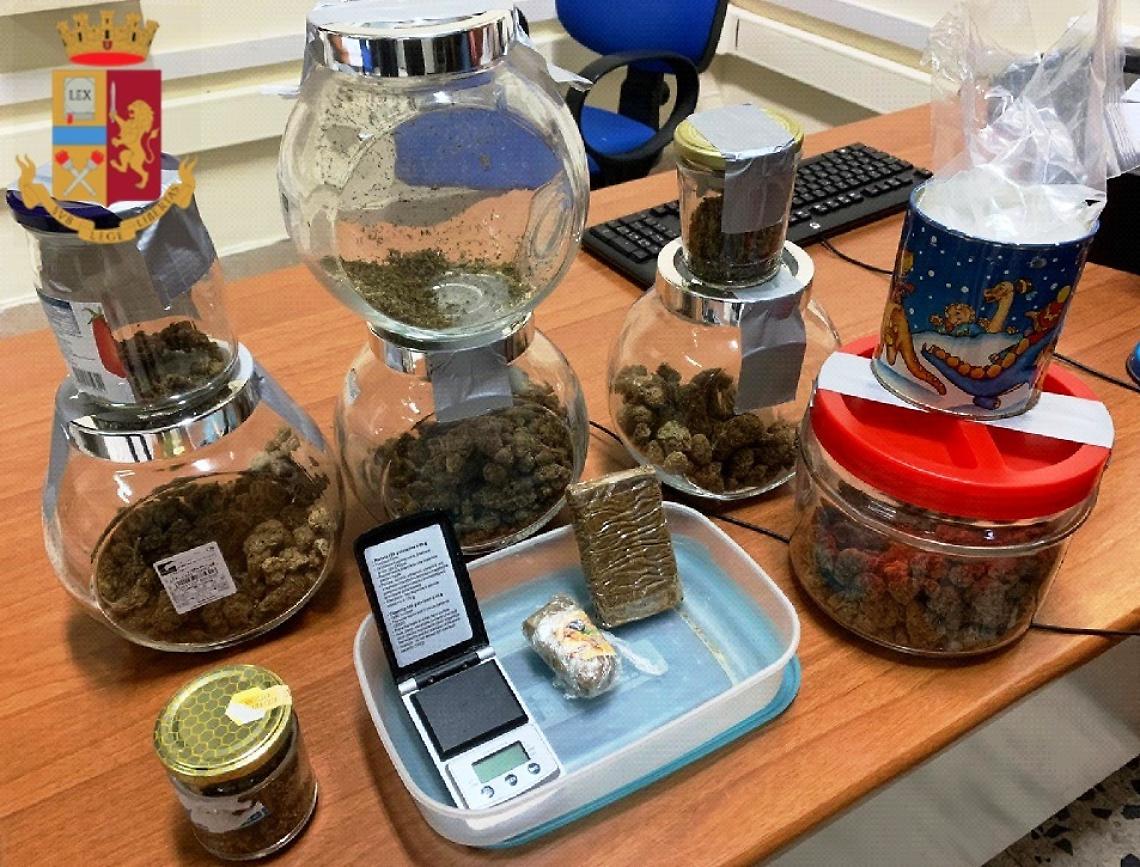 Materdei, sorpreso con la droga in casa: arrestato