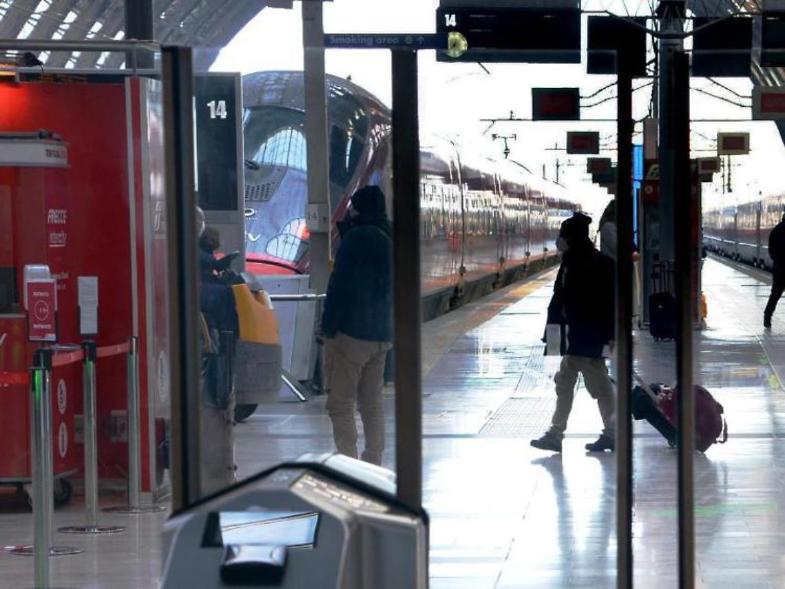 Mascherine all'aperto e al chiuso, dove c'è obbligo e cosa cambia oggi