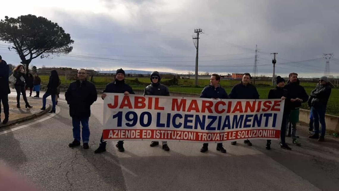 Vertenza Jabil, ira dei sindacati: 190 licenziamenti e il Governo tace