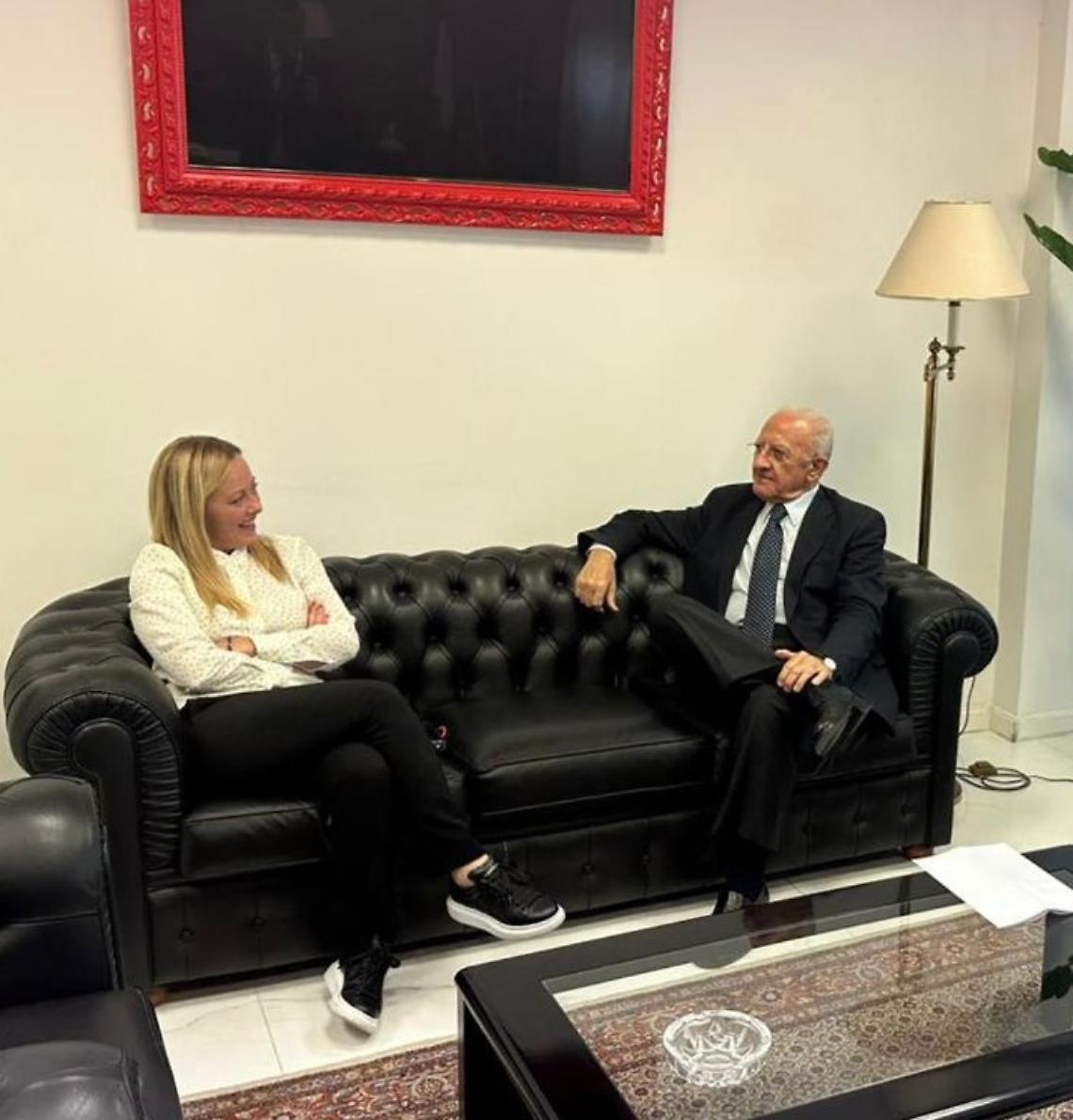 De Luca replica alla Meloni: facciamo un confonto pubblico