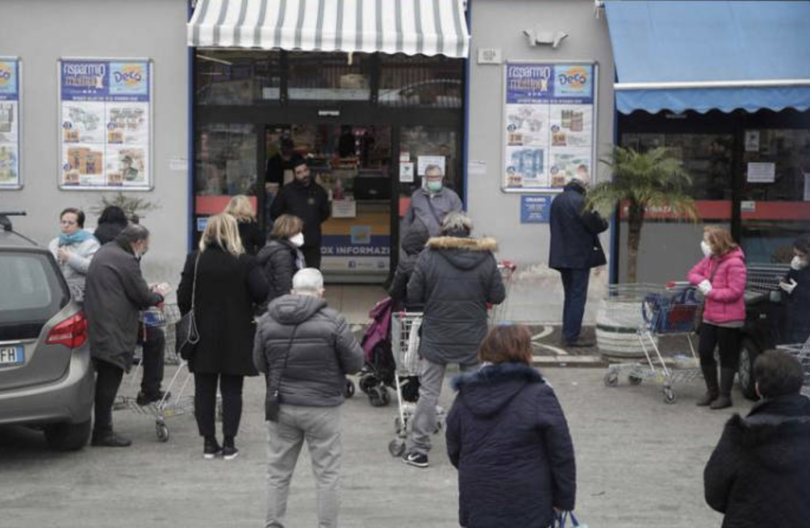 Comune di Napoli, entro Pasqua bonus alimentari per 18mila famiglie