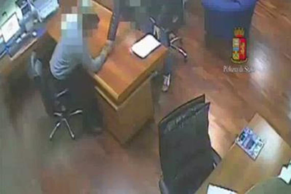 Patenti vendute a 4mila euro, blitz della polizia: 20 arresti e 135 indagati