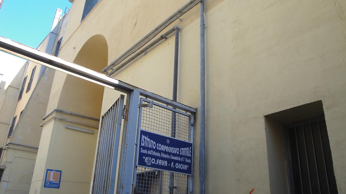 Raid a Materdei, scuola vandalizzata 6 volte in 4 mesi