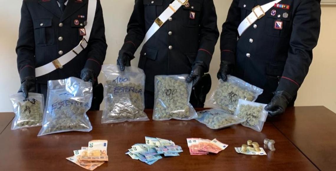Contromano e con mezzo chilo di droga: presi marito e moglie di Secondigliano