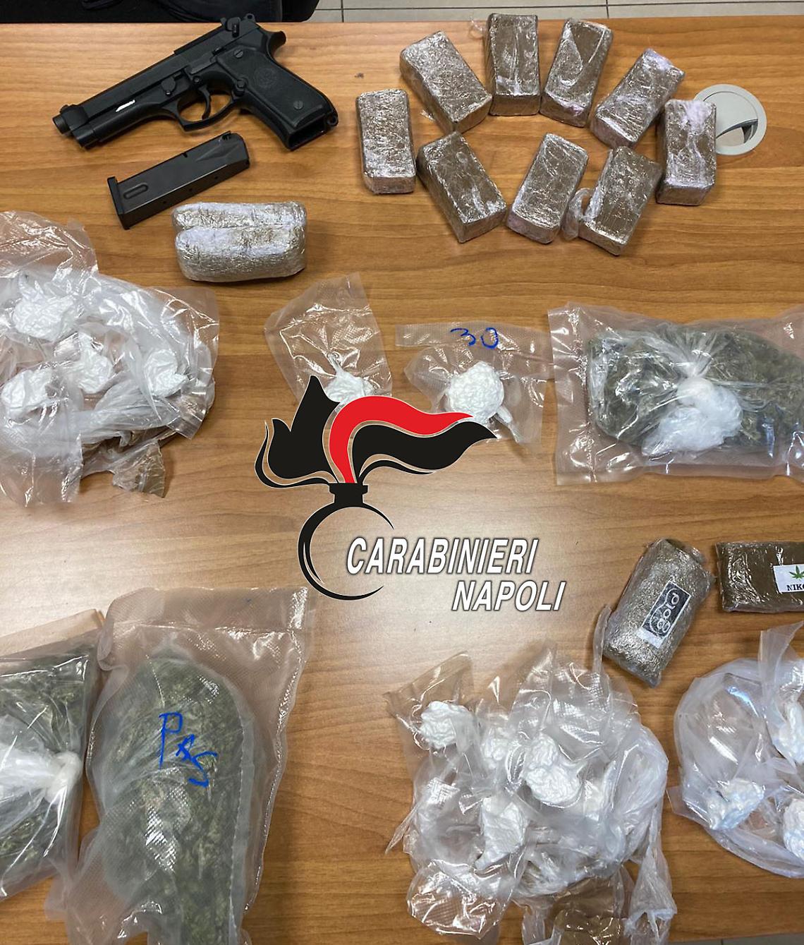 Rione Traiano, sequestrati 2 chili di droga e una pistola
