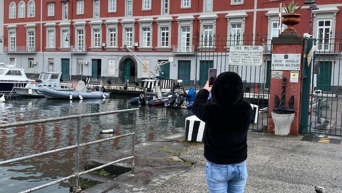 Tutti in fila per i set delle fiction, visitatori pazzi per l'Ipm di “Mare Fuori”